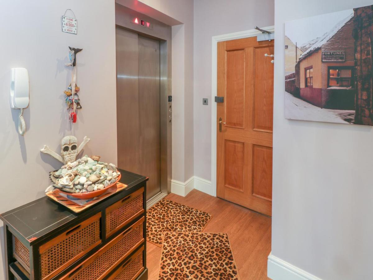 Apartment 4 Whitby Bagian luar foto